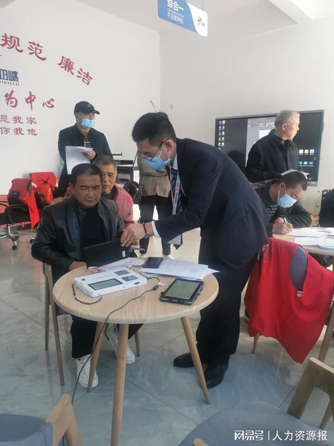 邛崍市村級農(nóng)民工綜合服務(wù)站 政務(wù)、生活、郵政、金融四大服務(wù)助力鄉(xiāng)村振興